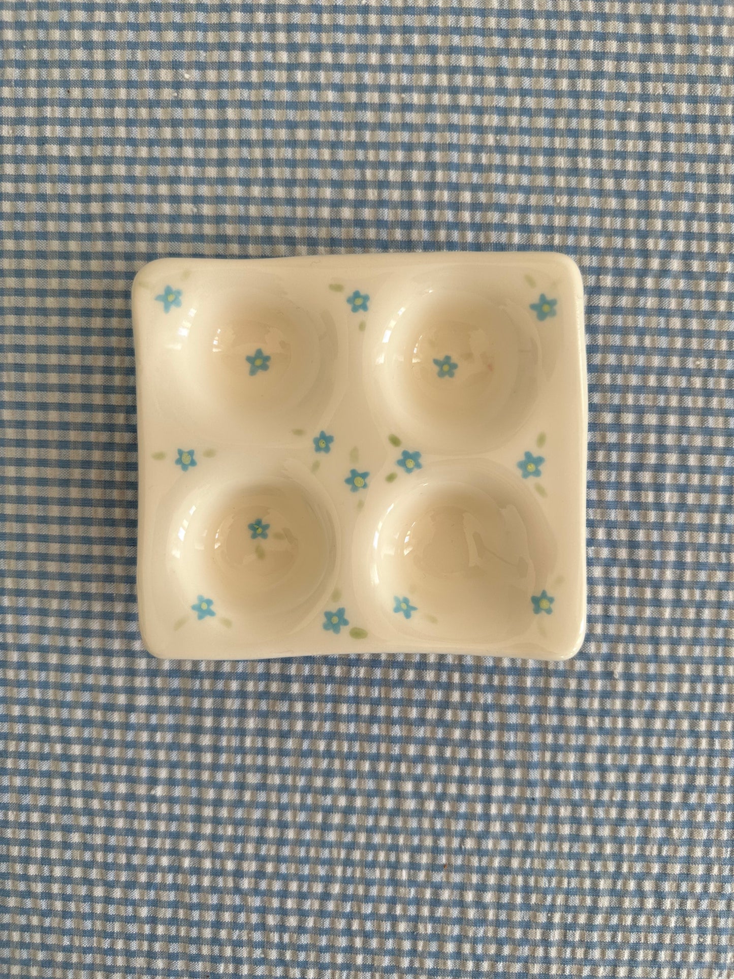 Support oeuf fleurs bleues x4