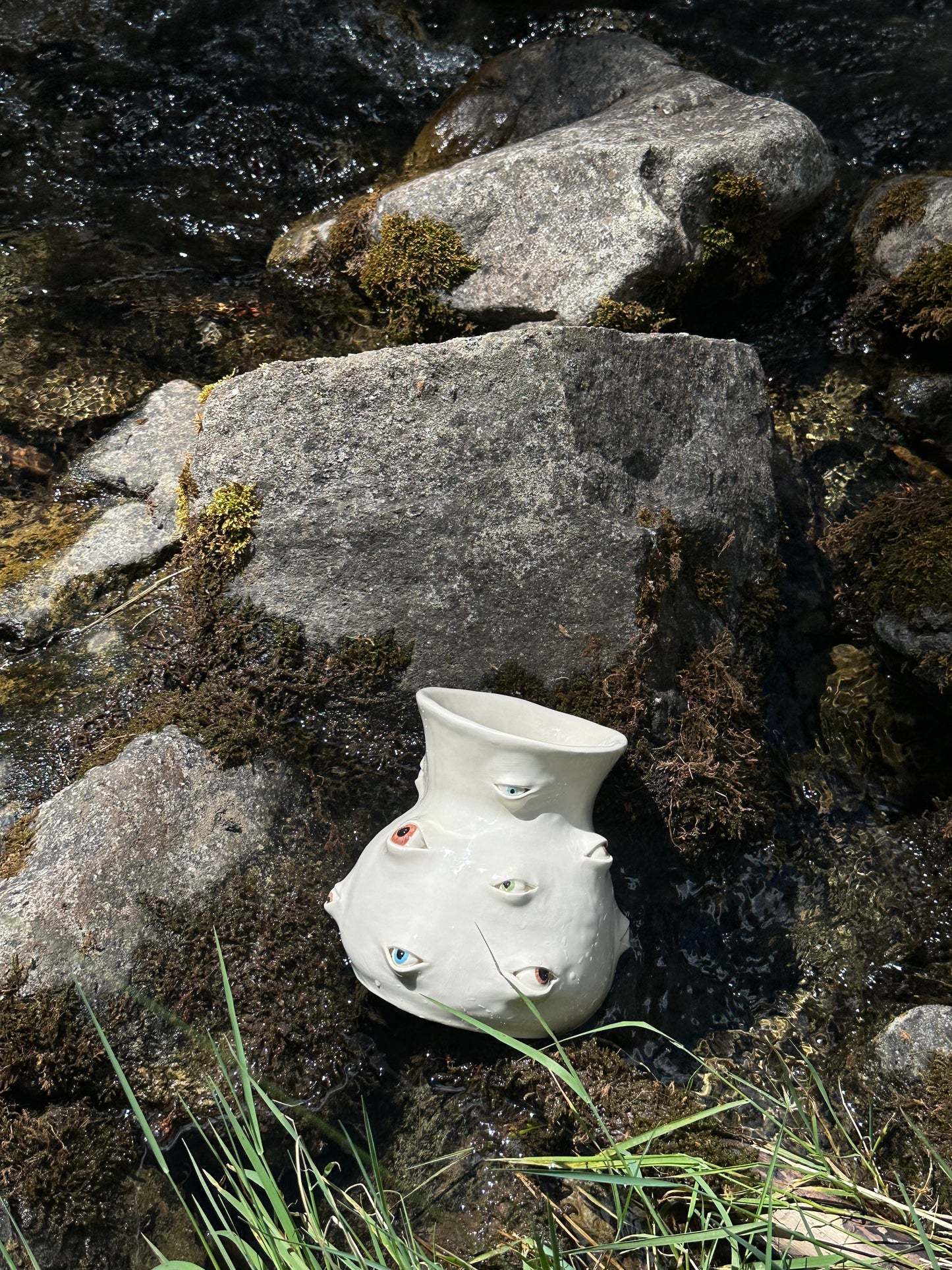 Vase aux milles regards
