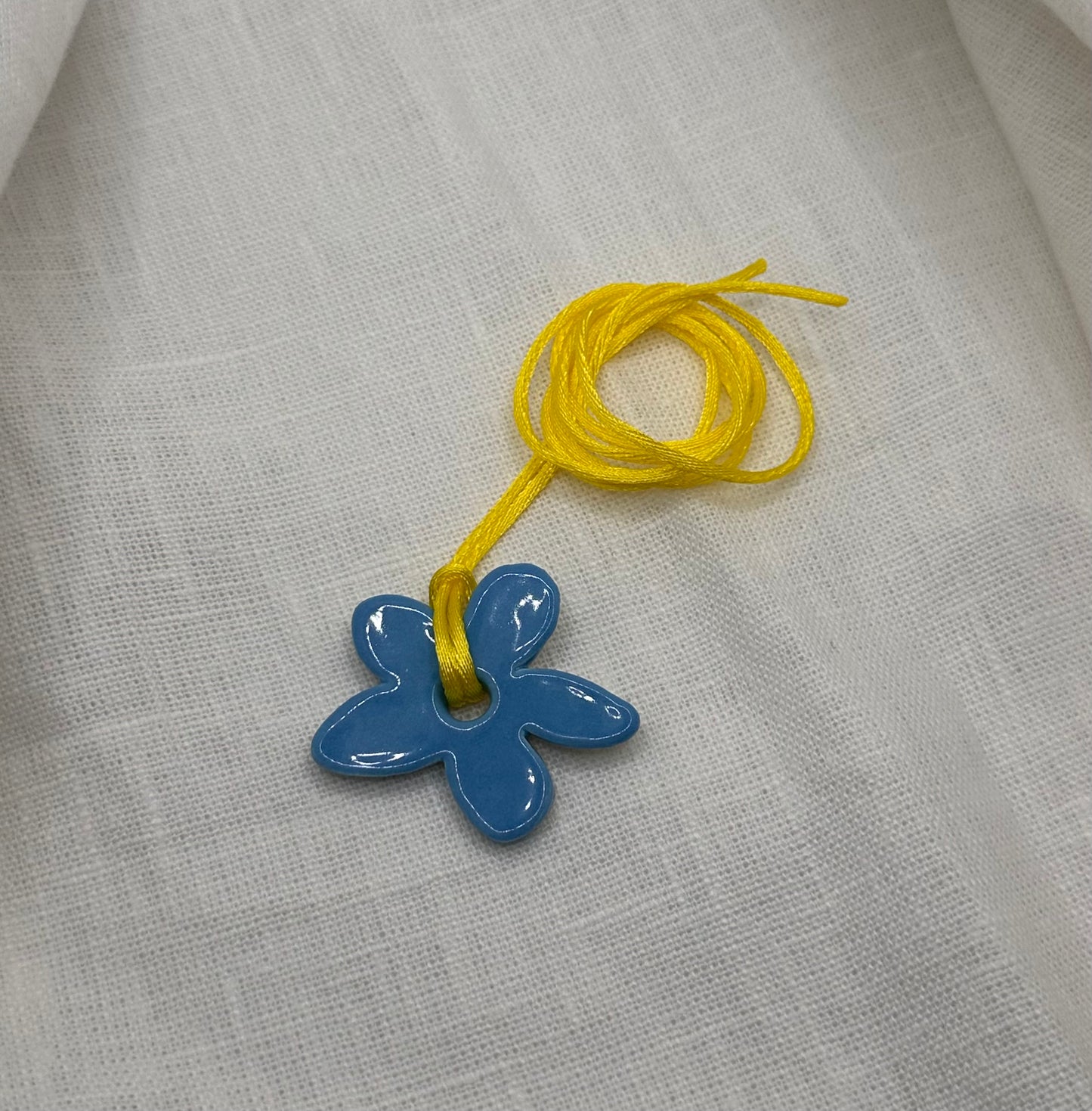 Collier bébé fleur bleu ciel
