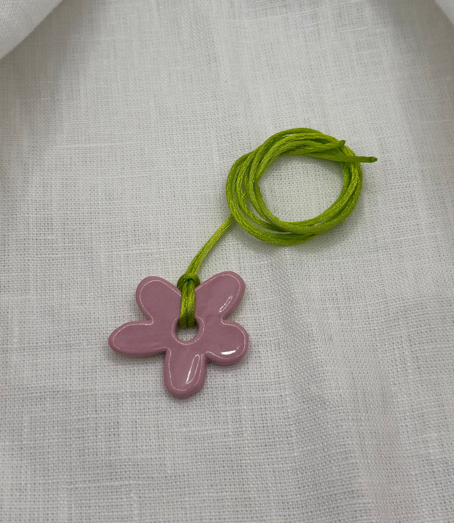 Collier bébé fleur rose claire