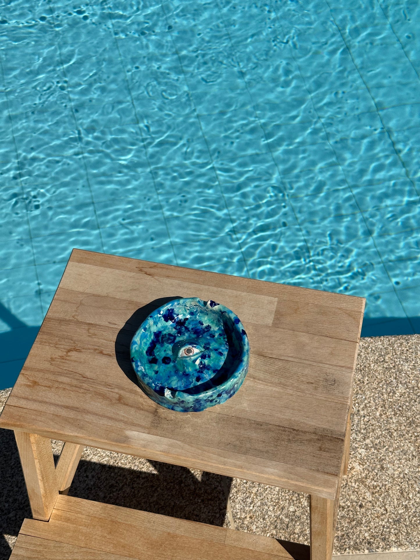 Cendrier oeil bleu