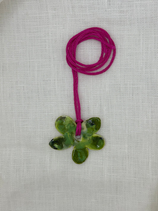 Collier bébé fleur mix de verts