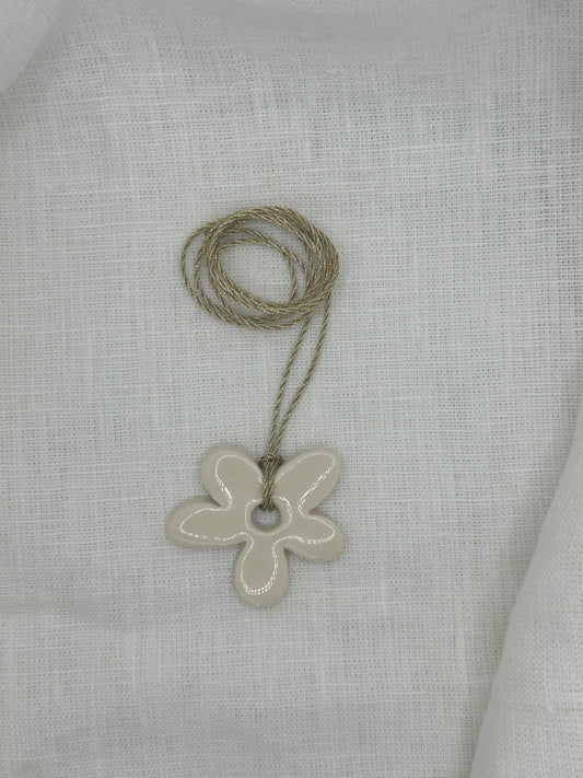 Collier bébé fleur blanche